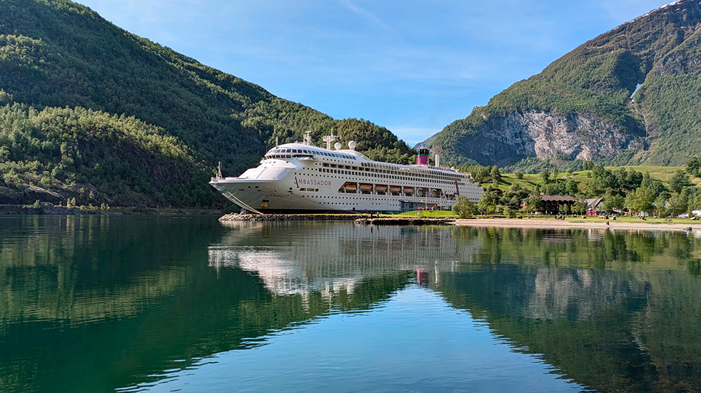 Ambience cruise liner in Flam